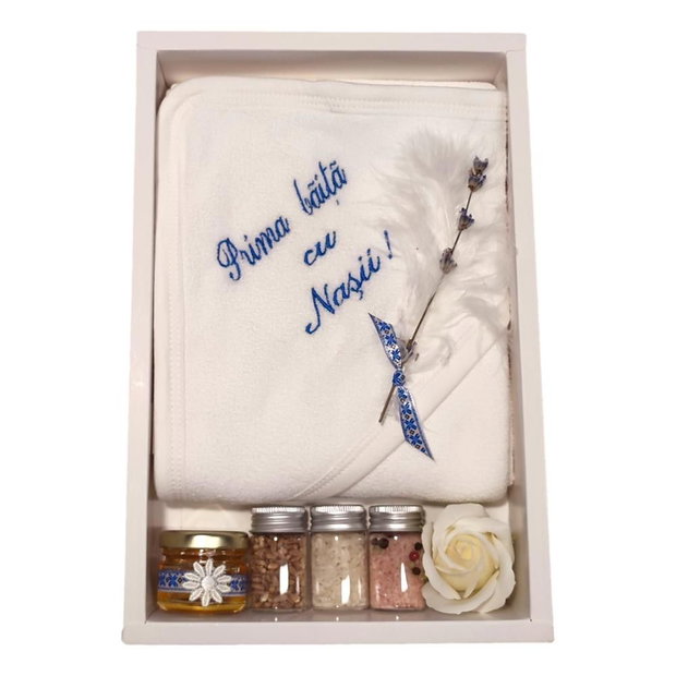 Set prima baita cu nasii dupa botez pentru baietel, traditional albastru, cu prosop brodat si accesorii, Denikos NK92