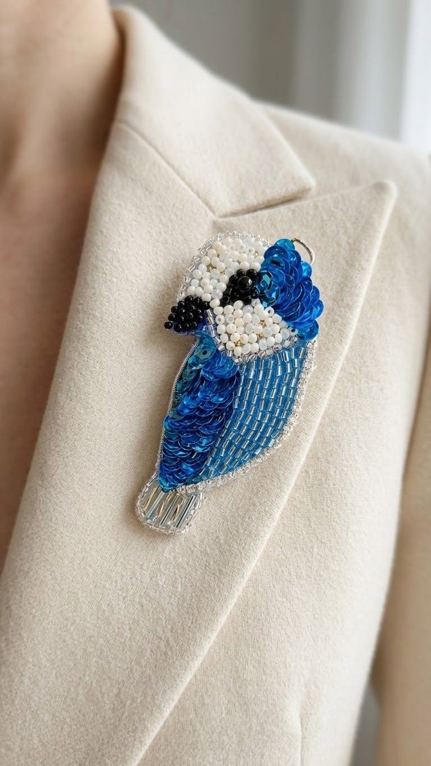 Perușul Fermecat  Broșă handmade ArtByHand