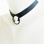 chocker piele cu medalion camee alb negru