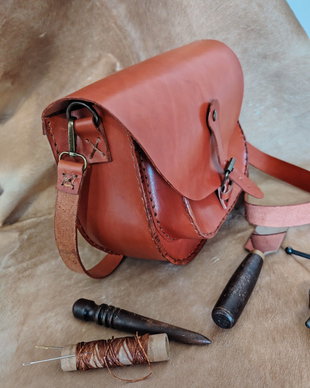 Geantă maro roșcat crossbody/de umar din piele naturală de vită lucrată manual handmade