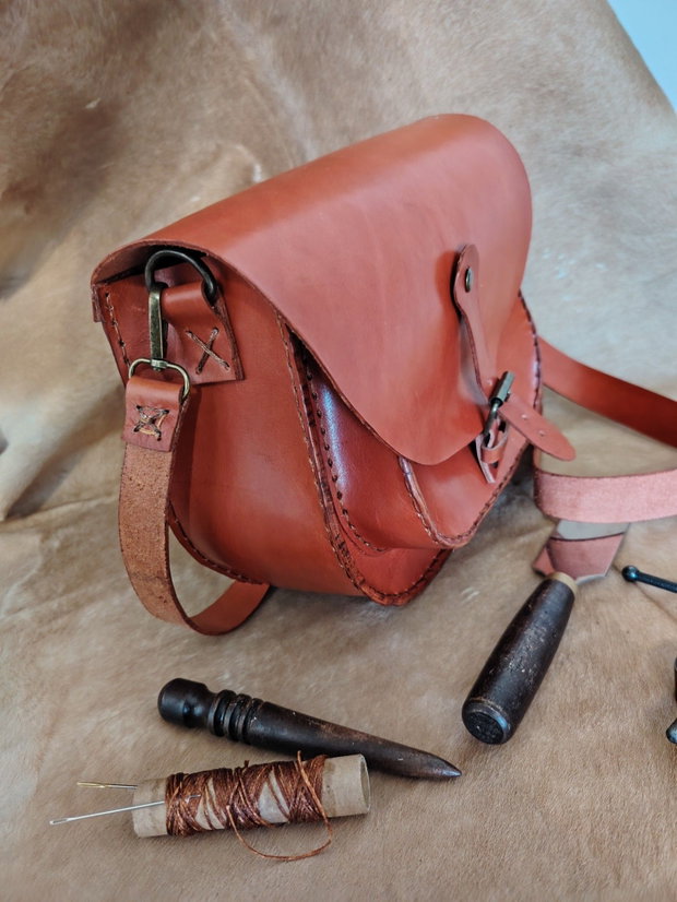 Geantă maro roșcat crossbody/de umar din piele naturală de vită lucrată manual handmade