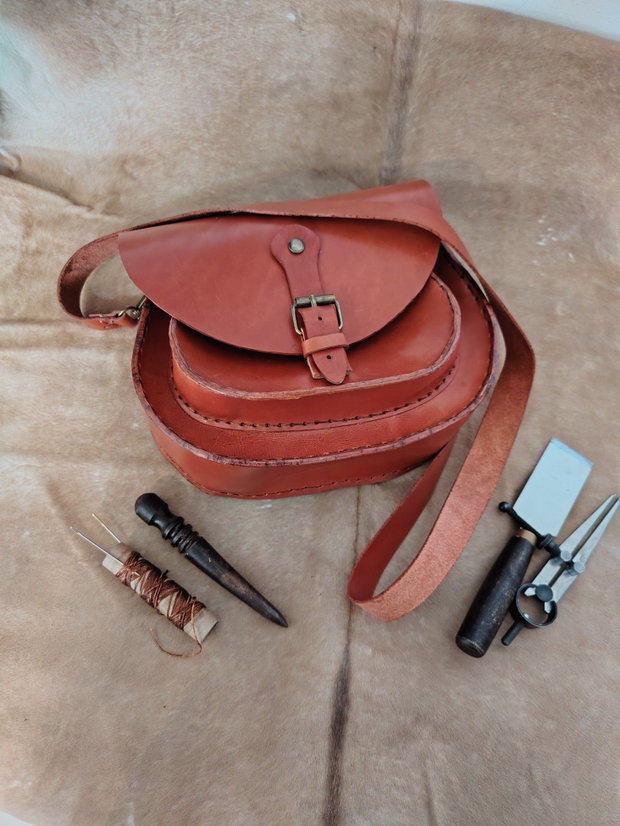 Geantă maro roșcat crossbody/de umar din piele naturală de vită lucrată manual handmade