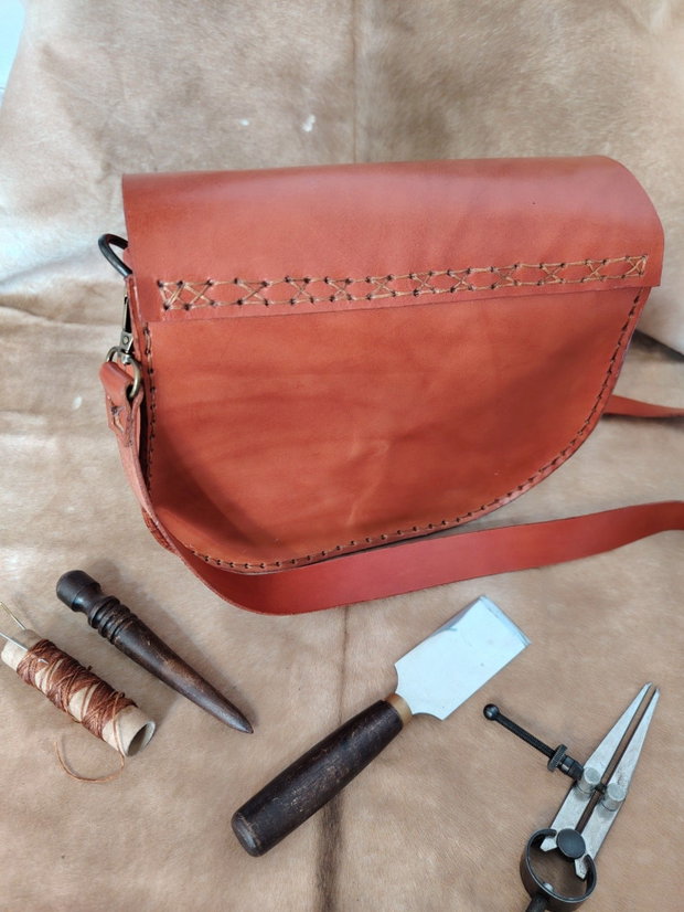 Geantă maro roșcat crossbody/de umar din piele naturală de vită lucrată manual handmade