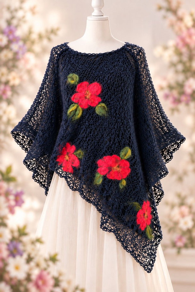 Poncho cu flori impaslite