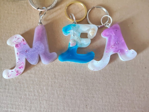 Brelocuri handmade din rășină