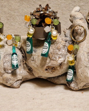 Accesoriu- breloc cu bere