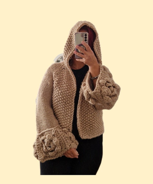 Cardigan damă handmade maron cu glugă și mâneci bufante tricotat manual