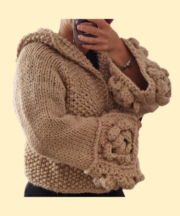 Cardigan damă handmade maron cu glugă și mâneci bufante tricotat manual