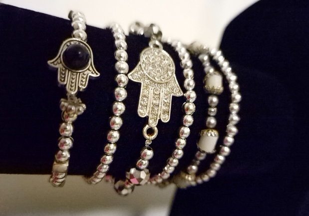 Set 6 brățări handmade argintii cu mărgele și simbol Hamsa