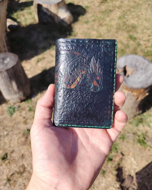 Portofel din piele naturală, gravat și pictat manual, model Dragon