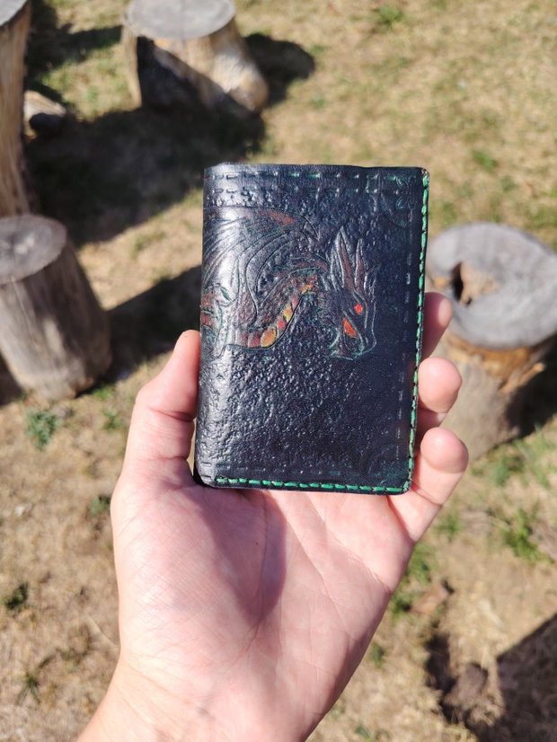 Portofel din piele naturală, gravat și pictat manual, model Dragon