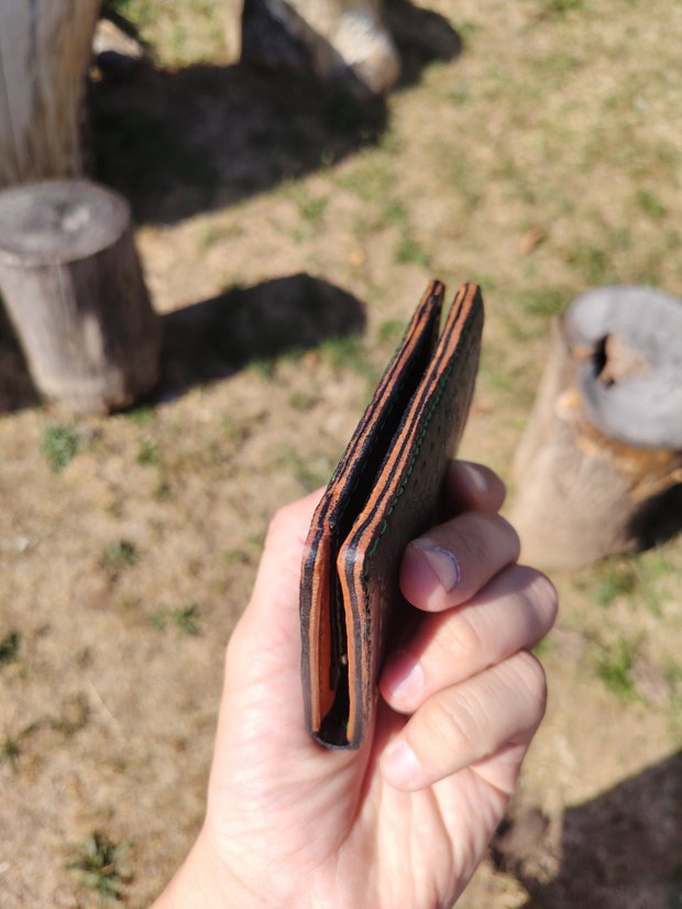Portofel din piele naturală, gravat și pictat manual, model Dragon