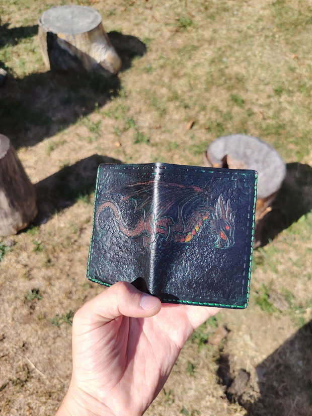 Portofel din piele naturală, gravat și pictat manual, model Dragon