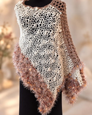 Poncho tricotat din fire combinate