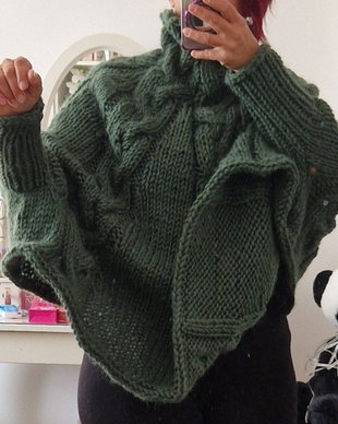 Poncho verde handmade, cu împletituri și guler înalt  tricotat manual