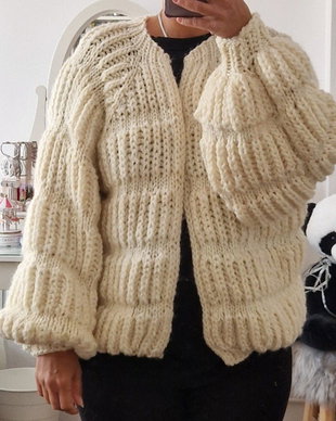 Cardigan crem handmade cu model spic de grâu și mâneci bufante