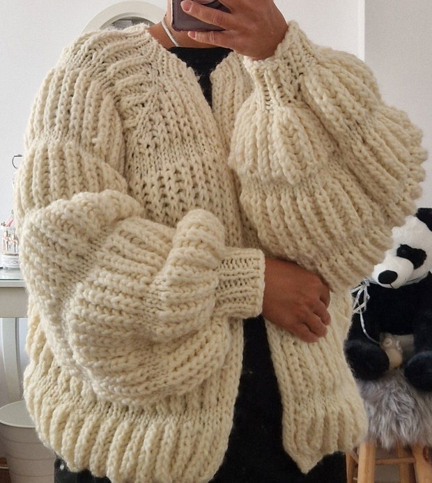 Cardigan crem handmade cu model spic de grâu și mâneci bufante