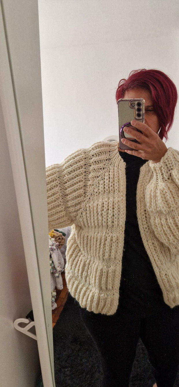 Cardigan crem handmade cu model spic de grâu și mâneci bufante
