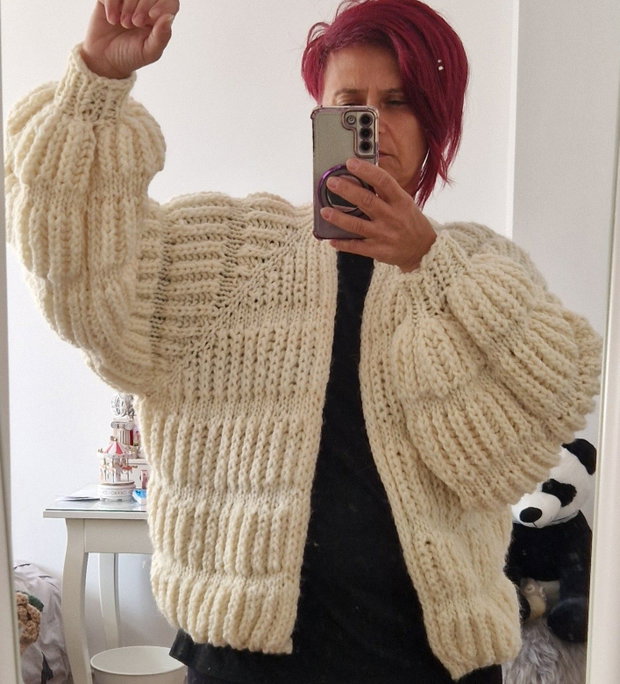 Cardigan crem handmade cu model spic de grâu și mâneci bufante