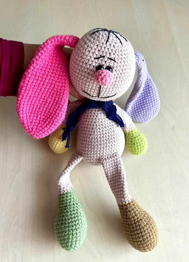 Amigurumi, iepuras cu haina somon, jucarie crosetata