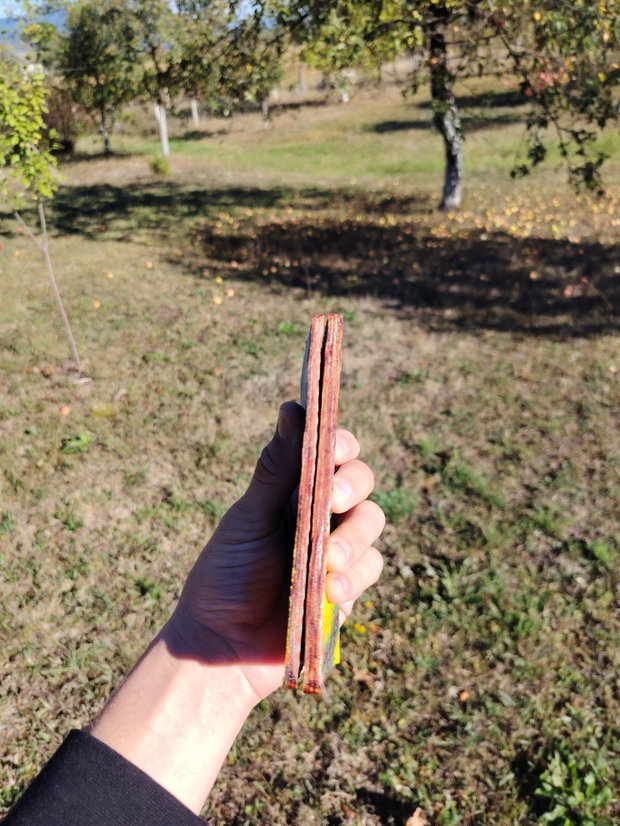 Portofel înalt din piele naturală, gravat și pictat manual, model Peisaj Rural