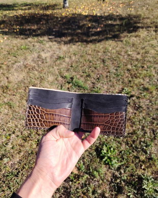 Portofel din piele naturală, lucrat manual, textură crocodil