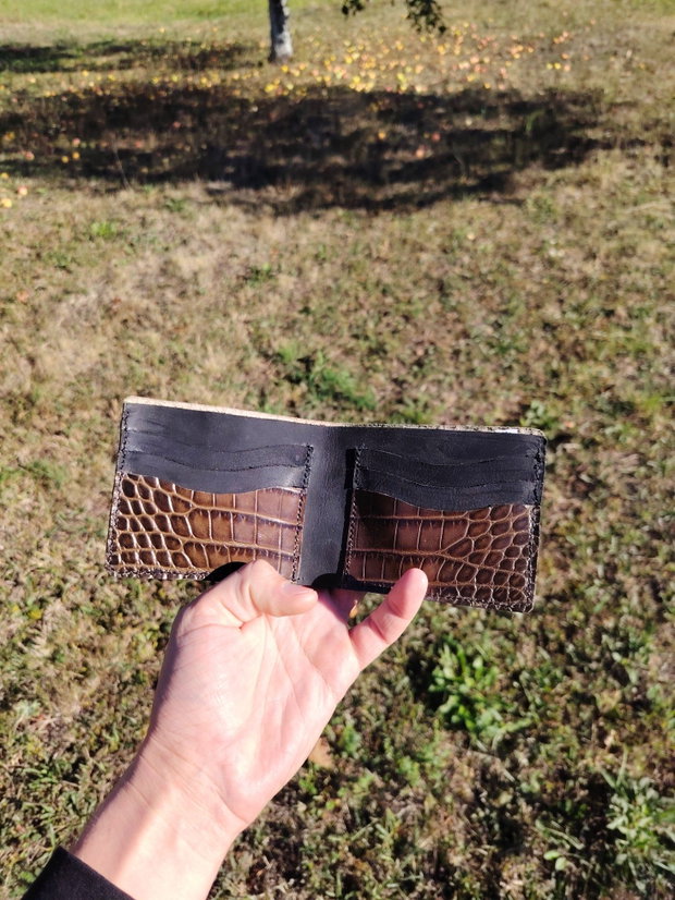 Portofel din piele naturală, lucrat manual, textură crocodil