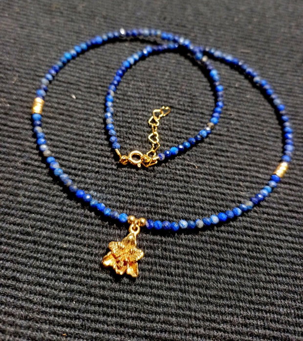 Colier vermeil lapis lazuli charm argint placat cu aur floare orhidee minimalist boho chic trendy