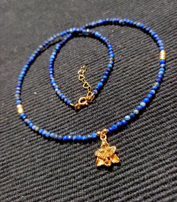 Colier vermeil lapis lazuli charm argint placat cu aur floare orhidee minimalist boho chic trendy
