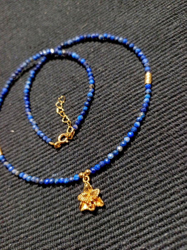Colier vermeil lapis lazuli charm argint placat cu aur floare orhidee minimalist boho chic trendy