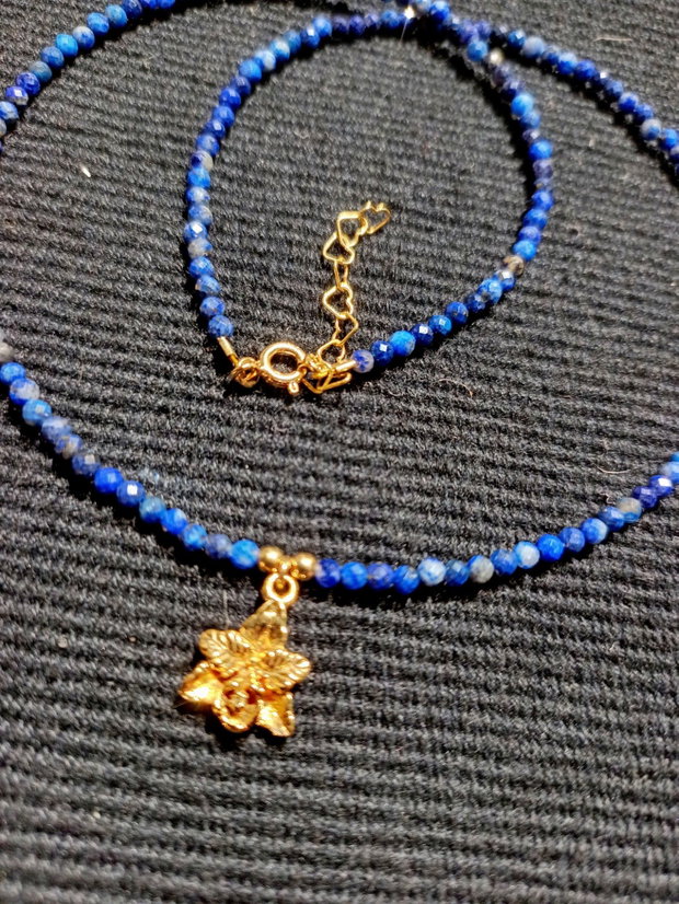 Colier vermeil lapis lazuli charm argint placat cu aur floare orhidee minimalist boho chic trendy