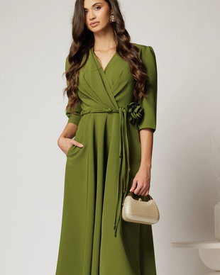 Rochie midi verde din stofa in clos cu floare in talie