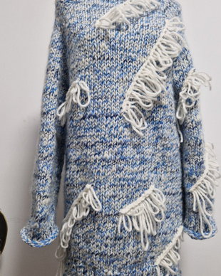 Cardigan lung handmade albastru și alb, cu franjuri decorative
