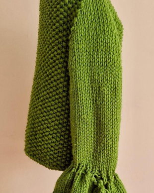 Cardigan verde handmade, cu mâneci evazate și manșete ample