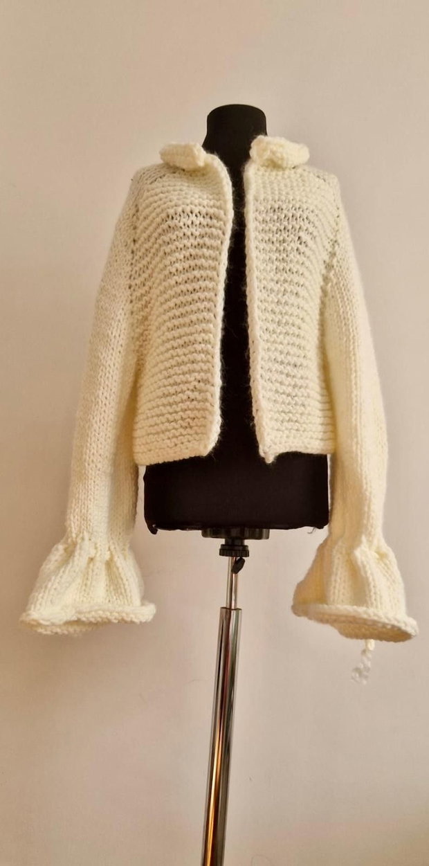 Cardigan verde handmade, cu mâneci evazate și manșete ample