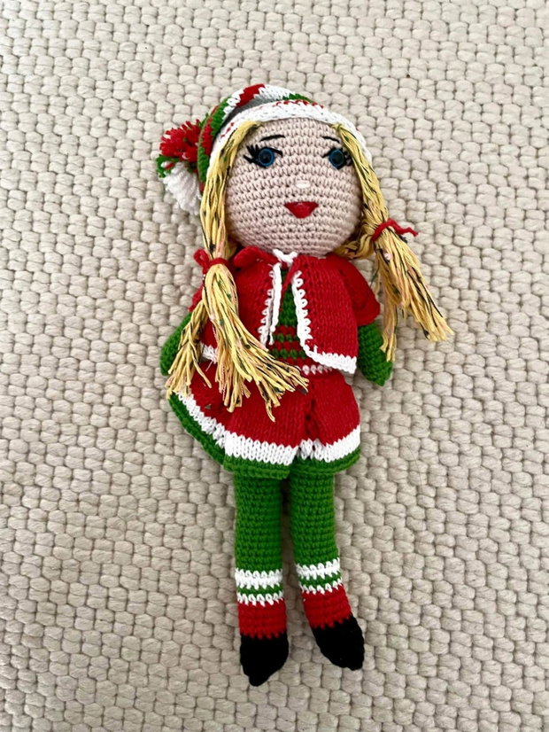 Amigurumi, fetita Craciunita, spiridus de Craciun, jucarie crosetata