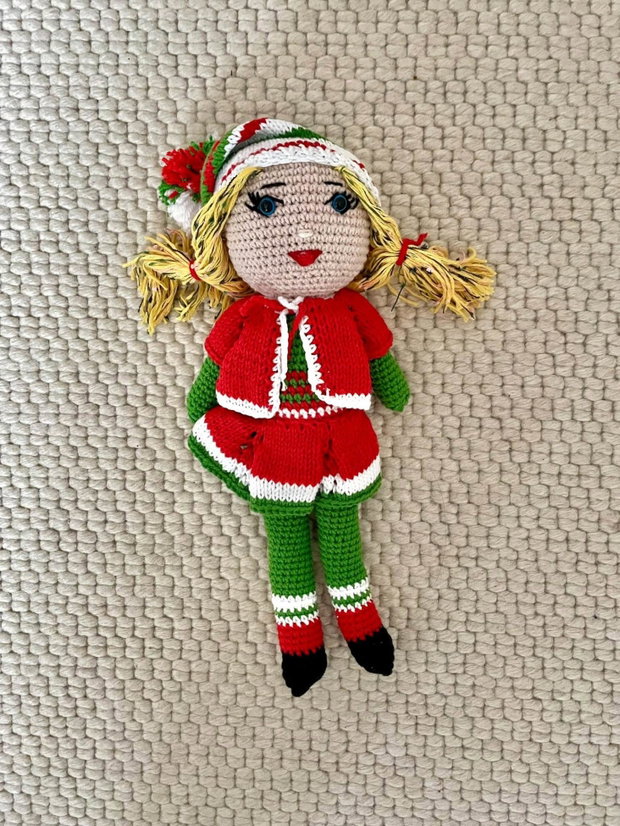 Amigurumi, fetita Craciunita, spiridus de Craciun, jucarie crosetata