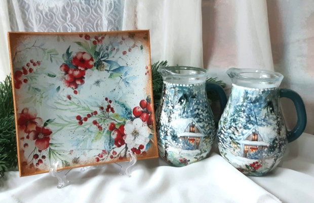 Casuta din padure - Set cadou cu doua cani si o farfurie decorate manual