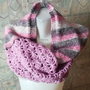 fular circular tricotat / crosetat roz si gri