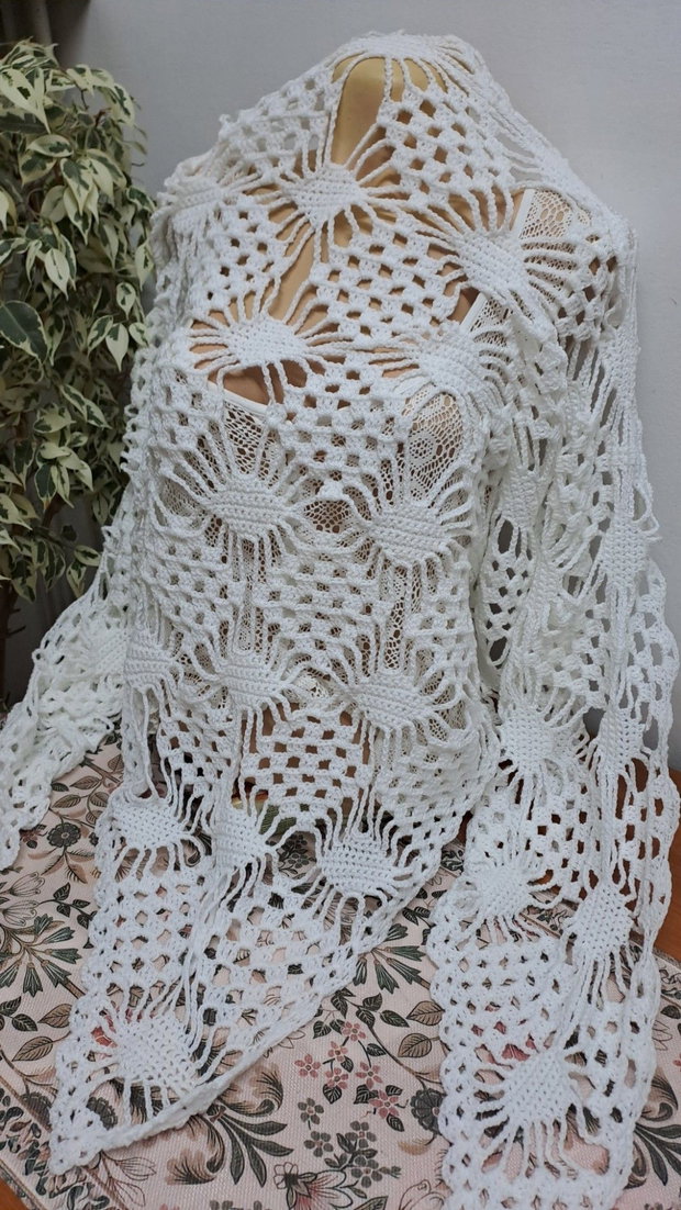 Eșarfă albă,dantelată