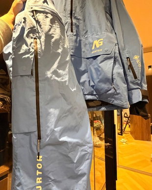 Costum snowboard Burton