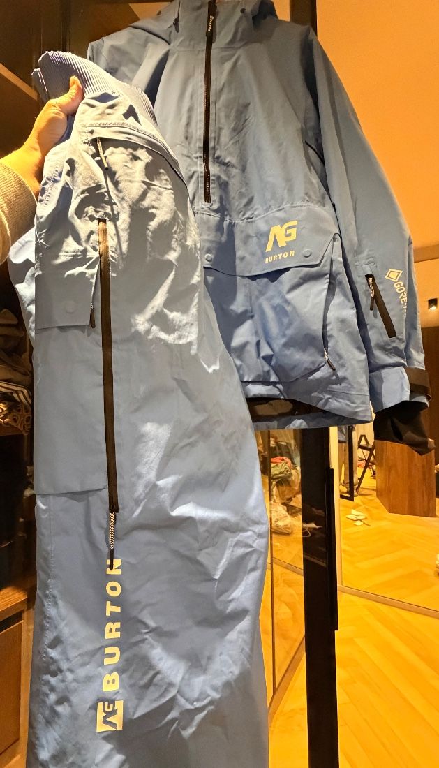 Costum snowboard Burton