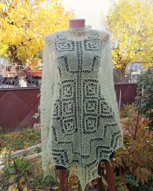 Sal triunghiular verde salvie, tricotat manual din mohair cu matase