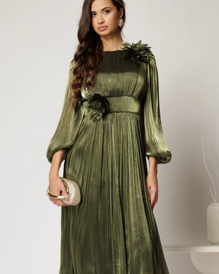Rochie midi verde fistic din voal peliculizat cu decolteu rotund si detalii ample florale
