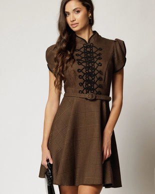 Rochie DY Fashion scurta maro in carouri cu broderie