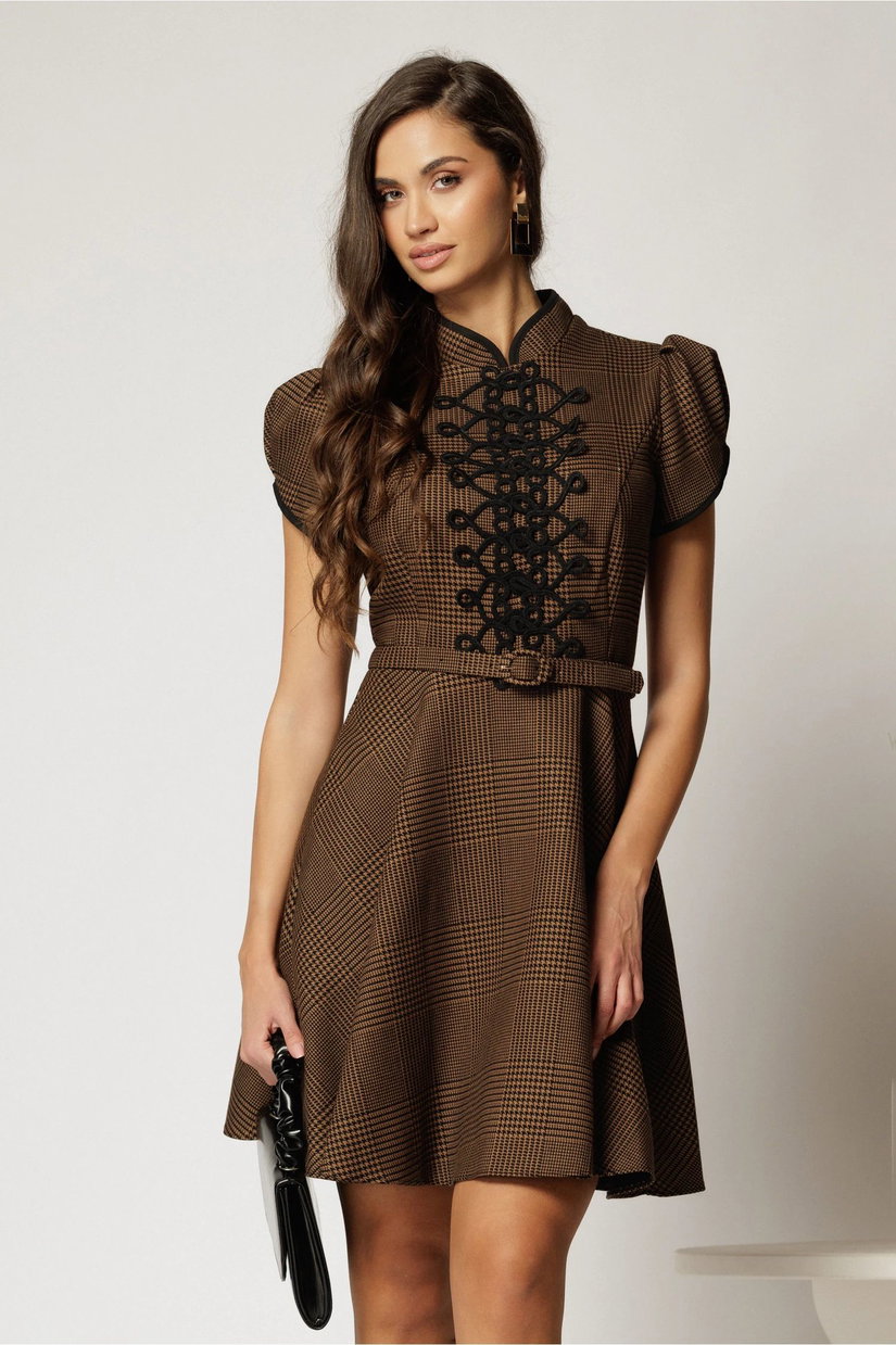 Rochie DY Fashion scurta maro in carouri cu broderie