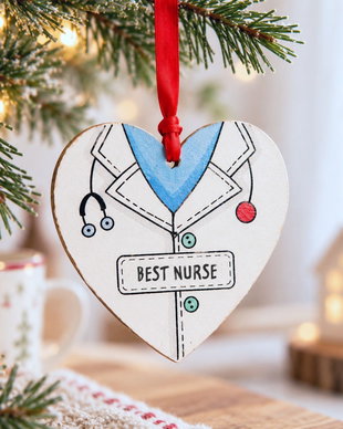 Cadou pentru asistenta medicala Craciun, glob Best Nurse pictat manual