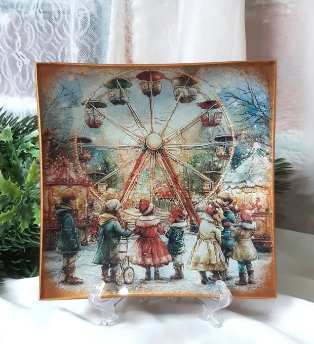 Farfurie din sticlă decorată manual - Poveste de Craciun