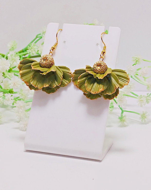 Cercei Ruffled Petals