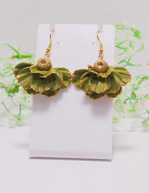 Cercei Ruffled Petals